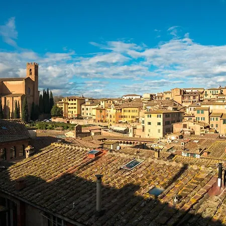 Dama Charming 100m From Piazza Del Campo סיינה